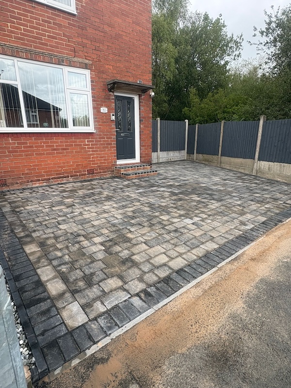 Mixed-grey block paving driveway with contrasting dark border